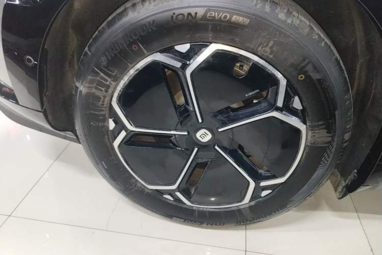 Used Xiaomi Auto YU7 2025 Ultra-Long Range All-Wheel Drive Pro Version Right Rear Wheel Hub