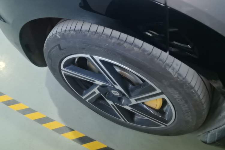 Used Xiaomi Auto YU7 2025 Ultra-Long Range Rear-Wheel Drive Version Right Rear Wheel Hub