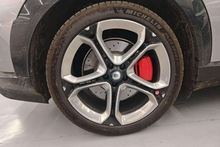 Used Xiaomi Auto YU7 2025 Ultra-Long Range High-Performance All-Wheel-Drive Max Edition Right Rear Wheel Hub