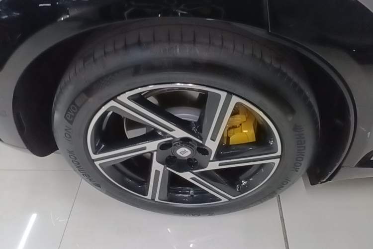 Used Xiaomi Auto YU7 2025 Ultra-Long Range All-Wheel Drive Pro Version Right Rear Wheel Hub