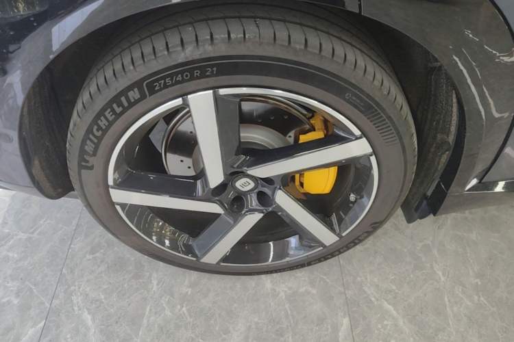 Used Xiaomi Auto YU7 2025 Ultra-Long Range High-Performance All-Wheel-Drive Max Edition Right Rear Wheel Hub