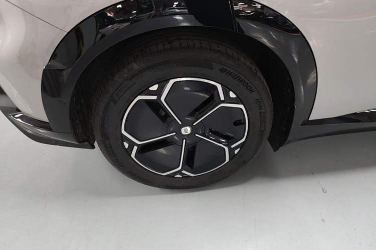 Used Xiaomi Auto YU7 2025 Ultra-Long Range Rear-Wheel Drive Version Right Rear Wheel Hub