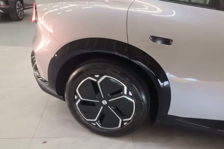 Used Xiaomi Auto YU7 2025 Ultra-Long Range Rear-Wheel Drive Version Right Rear Wheel Hub