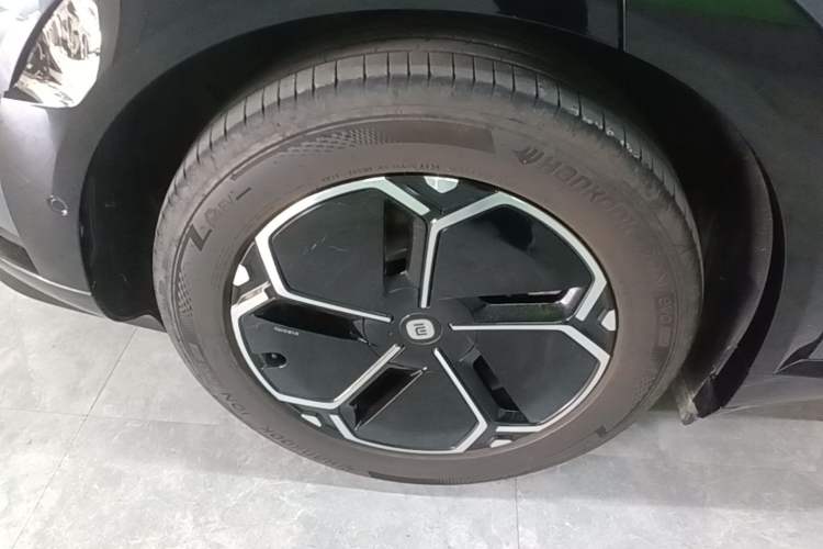 Used Xiaomi Auto YU7 2025 Ultra-Long Range Rear-Wheel Drive Version Right Rear Wheel Hub