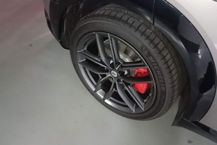 Used Xiaomi Auto YU7 2025 Ultra-Long Range High-Performance All-Wheel-Drive Max Edition Right Rear Wheel Hub