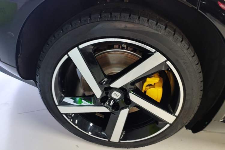 Used Xiaomi Auto YU7 2025 Ultra-Long Range Rear-Wheel Drive Version Right Rear Wheel Hub