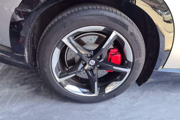 Used Xiaomi Auto YU7 2025 Ultra-Long Range High-Performance All-Wheel-Drive Max Edition Right Rear Wheel Hub