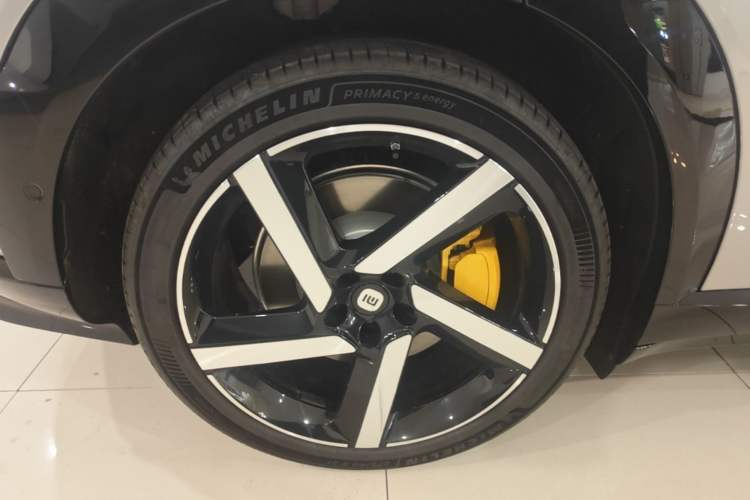 Used Xiaomi Auto YU7 2025 Ultra-Long Range Rear-Wheel Drive Version Right Rear Wheel Hub