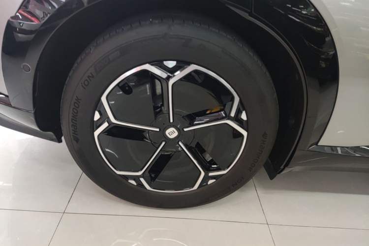 Used Xiaomi Auto YU7 2025 Ultra-Long Range High-Performance All-Wheel-Drive Max Edition Right Rear Wheel Hub