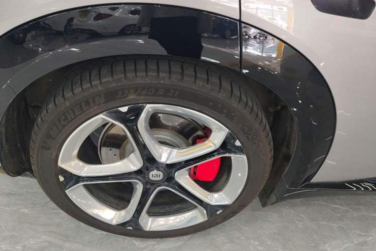 Used Xiaomi Auto YU7 2025 Ultra-Long Range High-Performance All-Wheel-Drive Max Edition Right Rear Wheel Hub