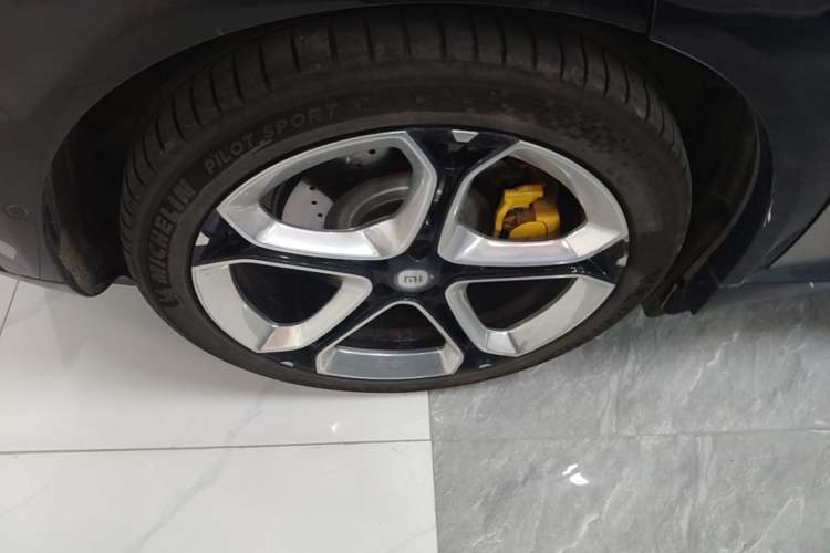 Used Xiaomi Auto YU7 2025 Ultra-Long Range All-Wheel Drive Pro Version Right Rear Wheel Hub