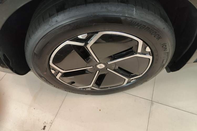 Used Xiaomi Auto YU7 2025 Ultra-Long Range Rear-Wheel Drive Version Right Rear Wheel Hub