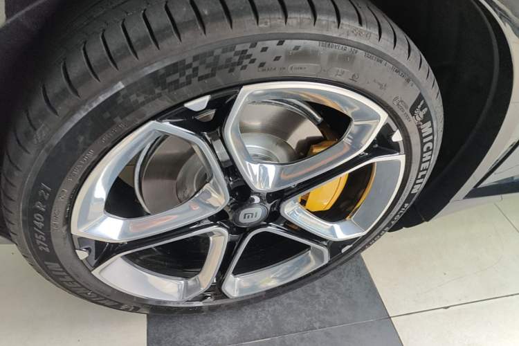 Used Xiaomi Auto YU7 2025 Ultra-Long Range All-Wheel Drive Pro Version Right Rear Wheel Hub