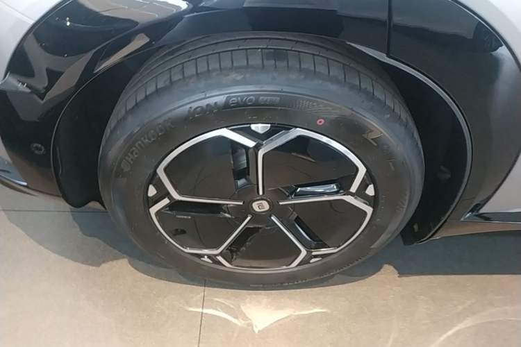 Used Xiaomi Auto YU7 2025 Ultra-Long Range Rear-Wheel Drive Version Right Rear Wheel Hub