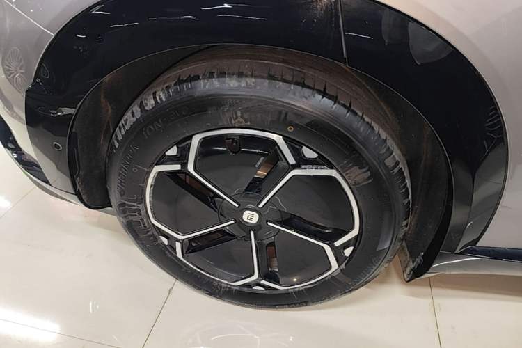 Used Xiaomi Auto YU7 2025 Ultra-Long Range All-Wheel Drive Pro Version Right Rear Wheel Hub