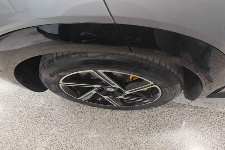 Used Xiaomi Auto YU7 2025 Ultra-Long Range Rear-Wheel Drive Version Right Rear Wheel Hub
