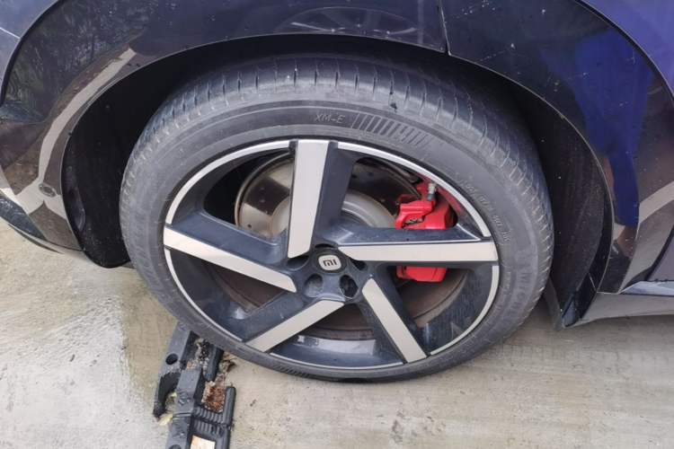 Used Xiaomi Auto YU7 2025 Ultra-Long Range High-Performance All-Wheel-Drive Max Edition Right Rear Wheel Hub