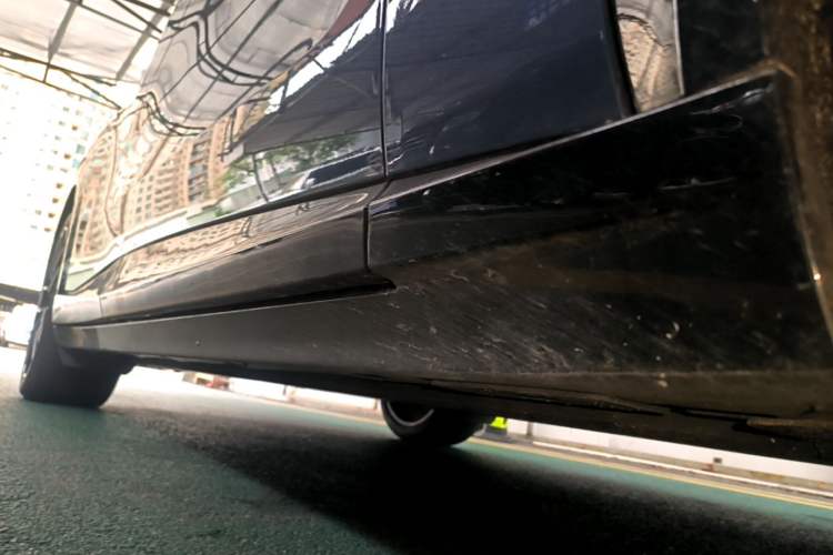 Used Xiaomi Auto YU7 2025 Ultra-Long Range High-Performance All-Wheel-Drive Max Edition Right Side Sill