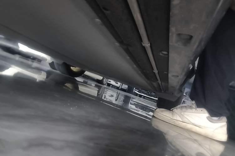 Used Xiaomi Auto YU7 2025 Ultra-Long Range All-Wheel Drive Pro Version Right Side Sill