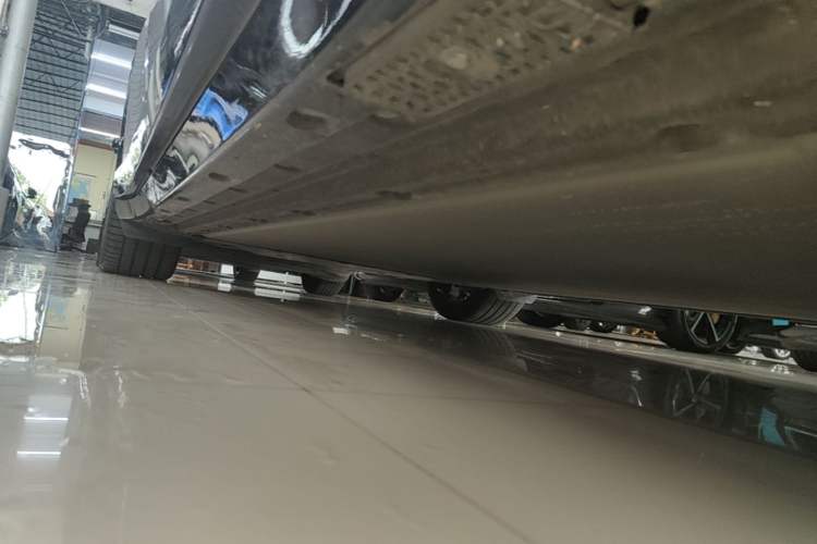 Used Xiaomi Auto YU7 2025 Ultra-Long Range High-Performance All-Wheel-Drive Max Edition Right Side Sill
