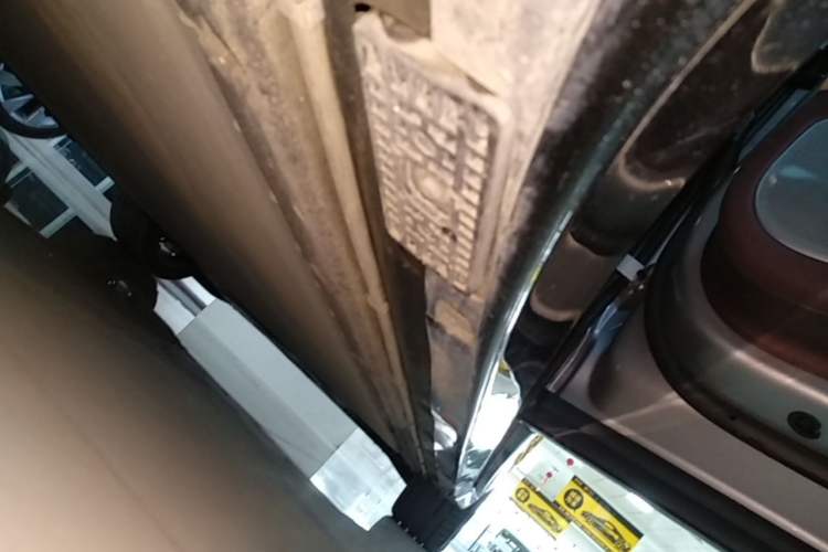 Used Xiaomi Auto YU7 2025 Ultra-Long Range High-Performance All-Wheel-Drive Max Edition Right Side Sill