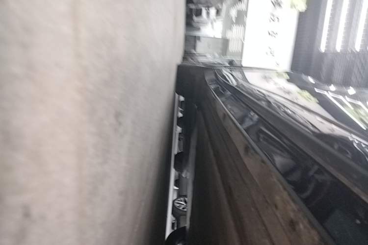 Used Xiaomi Auto YU7 2025 Ultra-Long Range Rear-Wheel Drive Version Right Side Sill