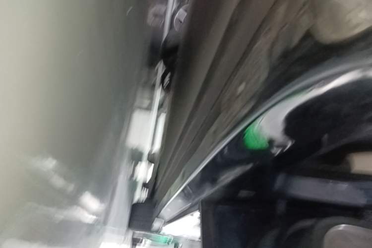 Used Xiaomi Auto YU7 2025 Ultra-Long Range All-Wheel Drive Pro Version Right Side Sill