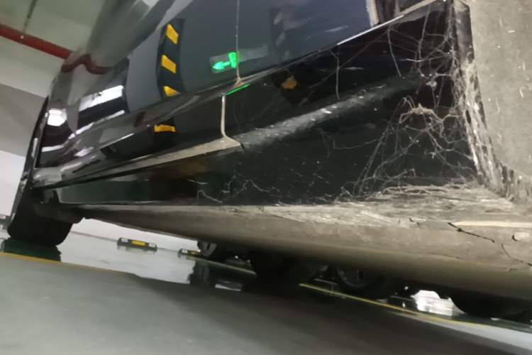 Used Xiaomi Auto YU7 2025 Ultra-Long Range High-Performance All-Wheel-Drive Max Edition Right Side Sill