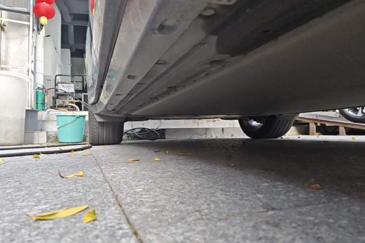 Used Xiaomi Auto YU7 2025 Ultra-Long Range High-Performance All-Wheel-Drive Max Edition Right Side Sill