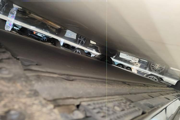 Used Xiaomi Auto YU7 2025 Ultra-Long Range High-Performance All-Wheel-Drive Max Edition Right Side Sill