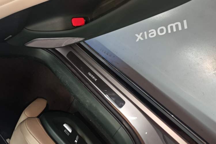 Used Xiaomi Auto YU7 2025 Ultra-Long Range High-Performance All-Wheel-Drive Max Edition Right Side Sill