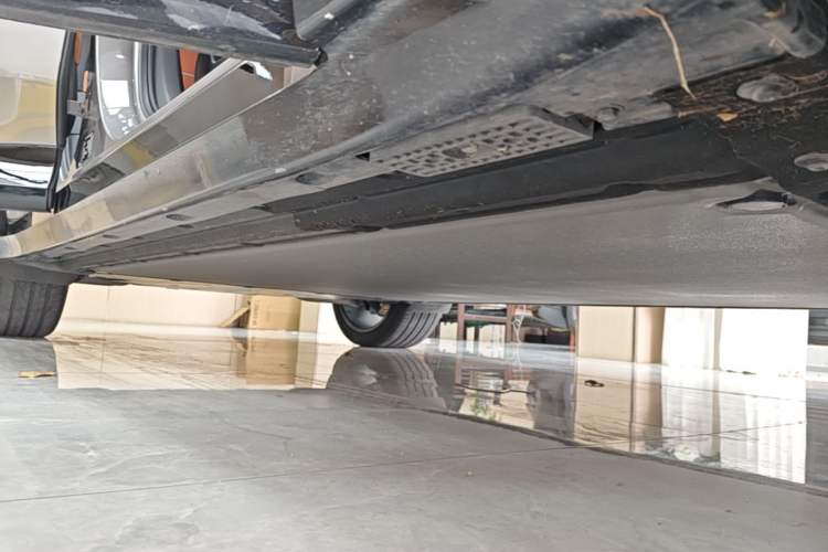Used Xiaomi Auto YU7 2025 Ultra-Long Range High-Performance All-Wheel-Drive Max Edition Right Side Sill
