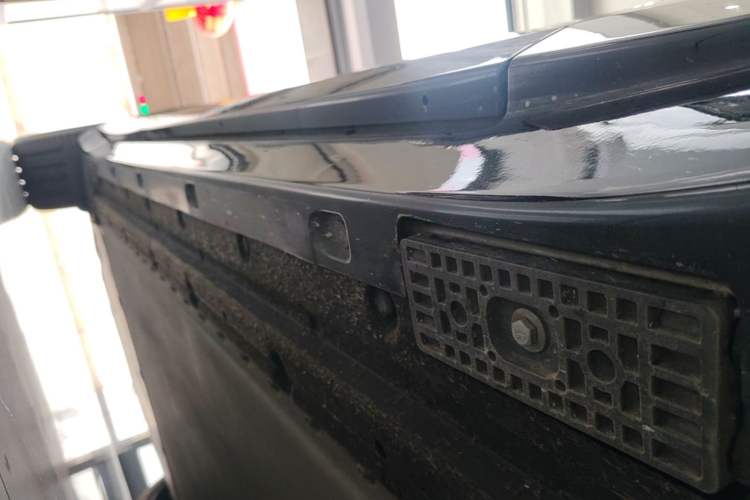 Used Xiaomi Auto YU7 2025 Ultra-Long Range High-Performance All-Wheel-Drive Max Edition Right Side Sill