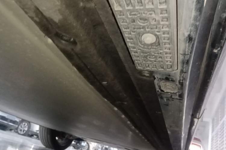 Used Xiaomi Auto YU7 2025 Ultra-Long Range High-Performance All-Wheel-Drive Max Edition Right Side Sill