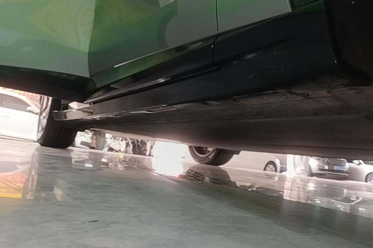 Used Xiaomi Auto YU7 2025 Ultra-Long Range Rear-Wheel Drive Version Right Side Sill