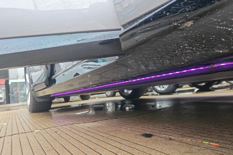 Used Xiaomi Auto YU7 2025 Ultra-Long Range High-Performance All-Wheel-Drive Max Edition Right Side Sill