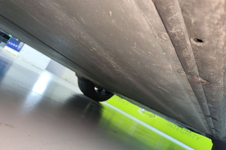 Used Xiaomi Auto YU7 2025 Ultra-Long Range Rear-Wheel Drive Version Right Side Sill