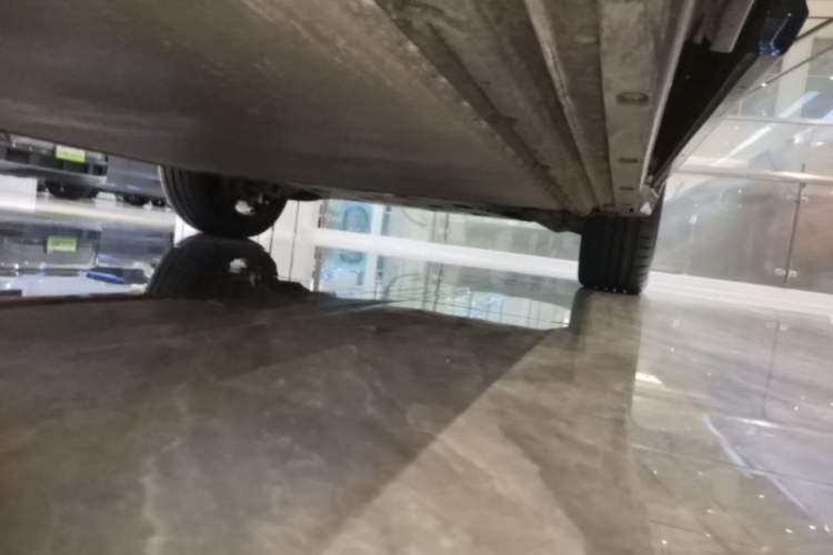 Used Xiaomi Auto YU7 2025 Ultra-Long Range High-Performance All-Wheel-Drive Max Edition Right Side Sill