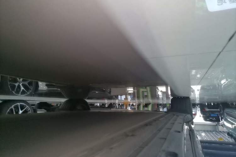 Used Xiaomi Auto YU7 2025 Ultra-Long Range Rear-Wheel Drive Version Right Side Sill