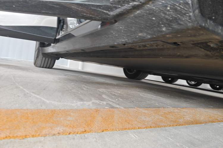 Used Xiaomi Auto YU7 2025 Ultra-Long Range Rear-Wheel Drive Version Right Side Sill