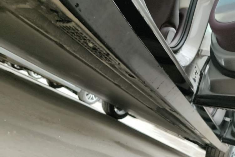 Used Xiaomi Auto YU7 2025 Ultra-Long Range High-Performance All-Wheel-Drive Max Edition Right Side Sill