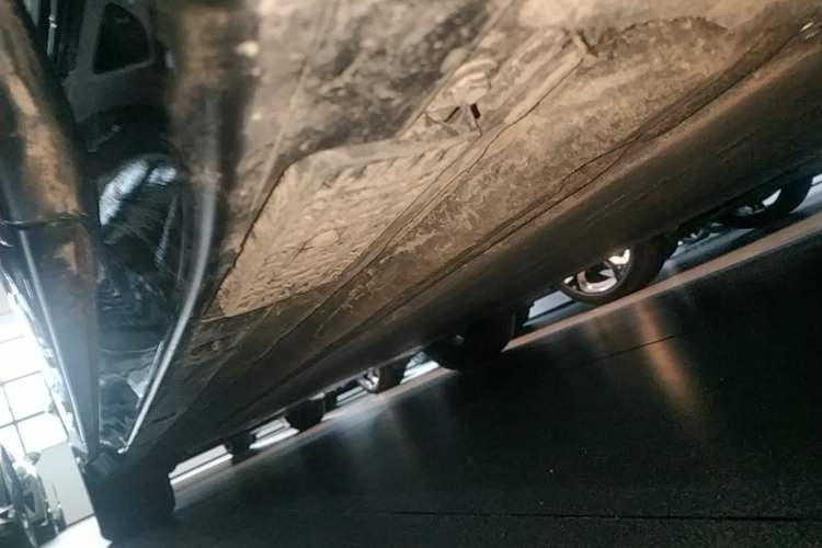 Used Xiaomi Auto YU7 2025 Ultra-Long Range All-Wheel Drive Pro Version Right Side Sill