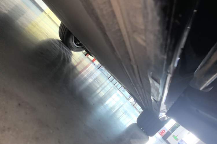 Used Xiaomi Auto YU7 2025 Ultra-Long Range Rear-Wheel Drive Version Right Side Sill