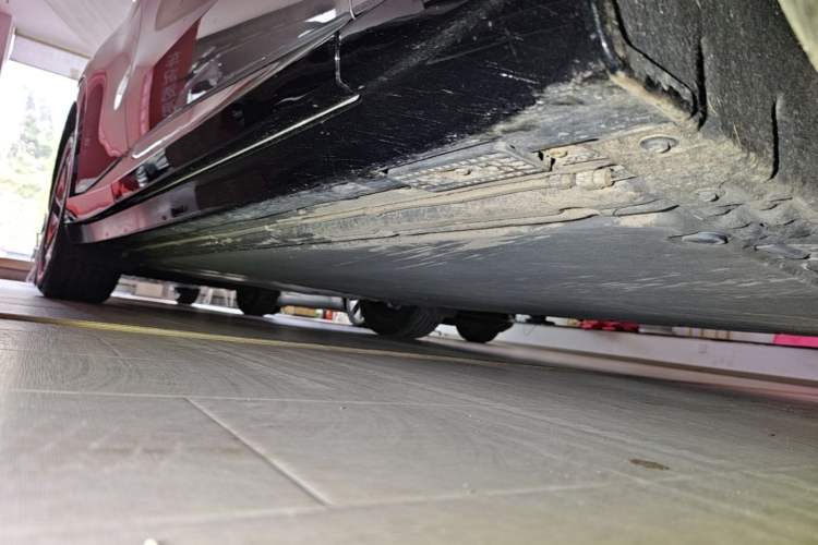 Used Xiaomi Auto YU7 2025 Ultra-Long Range Rear-Wheel Drive Version Right Side Sill