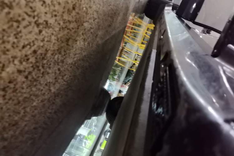 Used Xiaomi Auto YU7 2025 Ultra-Long Range Rear-Wheel Drive Version Right Side Sill