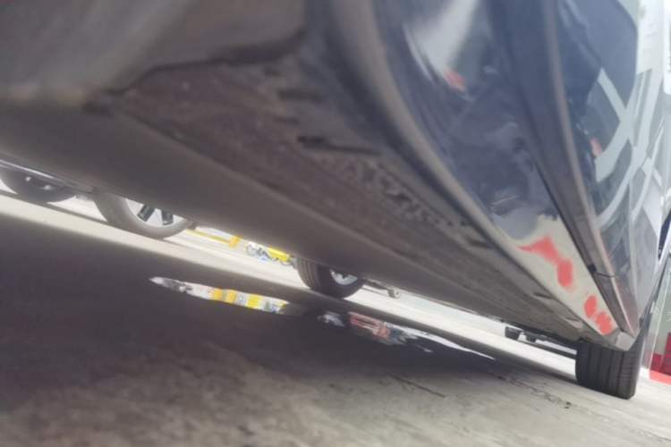 Used Xiaomi Auto YU7 2025 Ultra-Long Range High-Performance All-Wheel-Drive Max Edition Right Side Sill