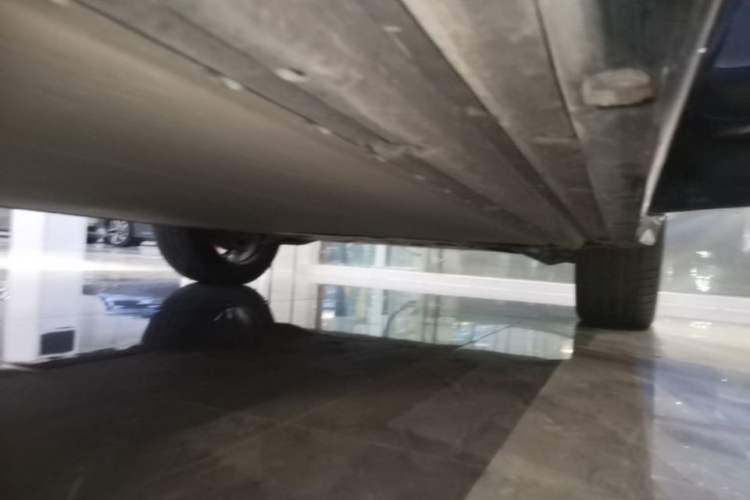 Used Xiaomi Auto YU7 2025 Ultra-Long Range High-Performance All-Wheel-Drive Max Edition Right Side Sill