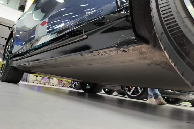 Used Xiaomi Auto YU7 2025 Ultra-Long Range High-Performance All-Wheel-Drive Max Edition Right Side Sill