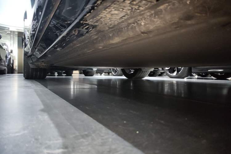 Used Xiaomi Auto YU7 2025 Ultra-Long Range High-Performance All-Wheel-Drive Max Edition Right Side Sill