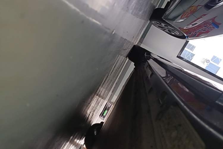 Used Xiaomi Auto YU7 2025 Ultra-Long Range High-Performance All-Wheel-Drive Max Edition Right Side Sill